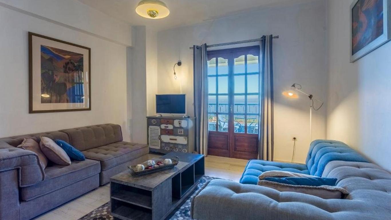 Vardia Hotel