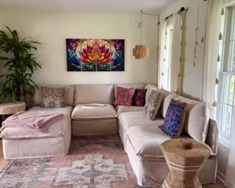 4-bedroom house in amazing Victor with AC/ Comfortable heaven - Victor - Living room