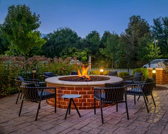 TownePlace Suites by Marriott Frederick - Frederick - Патіо