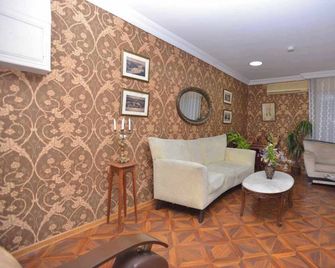 Hotel Nikea Paradiso - Kutaisi - Living room