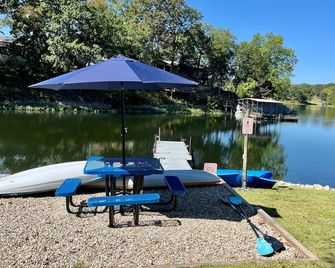 Lakefront Suite Dock, No-Wake Cove & Firepit - Marion