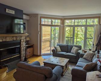 160-3 Chemin de la Foret - Your summer getaway awaits you! - Mont-Tremblant - Sala de estar