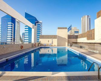 Gulf Court Hotel - Manama - Piscina