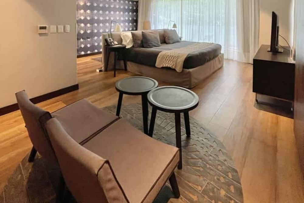 إلوم إكسبريانس هوم