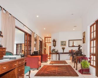 Rivendell Bed And Breakfast - דורבן - דלפק קבלה