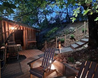 Le Temps D'une Pause Nature, Dépaysement Assuré! - Conques - Innenhof
