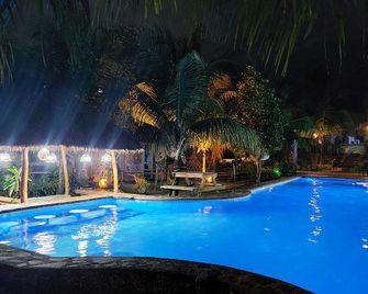 Eco-Treehouse Glamping Services - Sikatuna - Pool