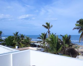 Izi Beach Stay - Mahabalipuram - Balcón