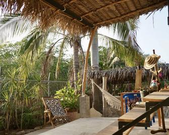 Perfect Surf Base - Steps to the Beach - Punta de Mita - Innenhof