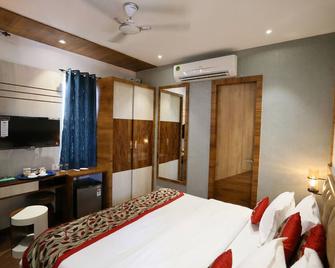 A Palace on River - Rashmi guest House - Varanasi - Bedroom
