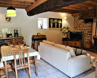 'Le Cerisier' Holiday Cottages, Champsecret - Domfront-en-Poiraie - Salle à manger
