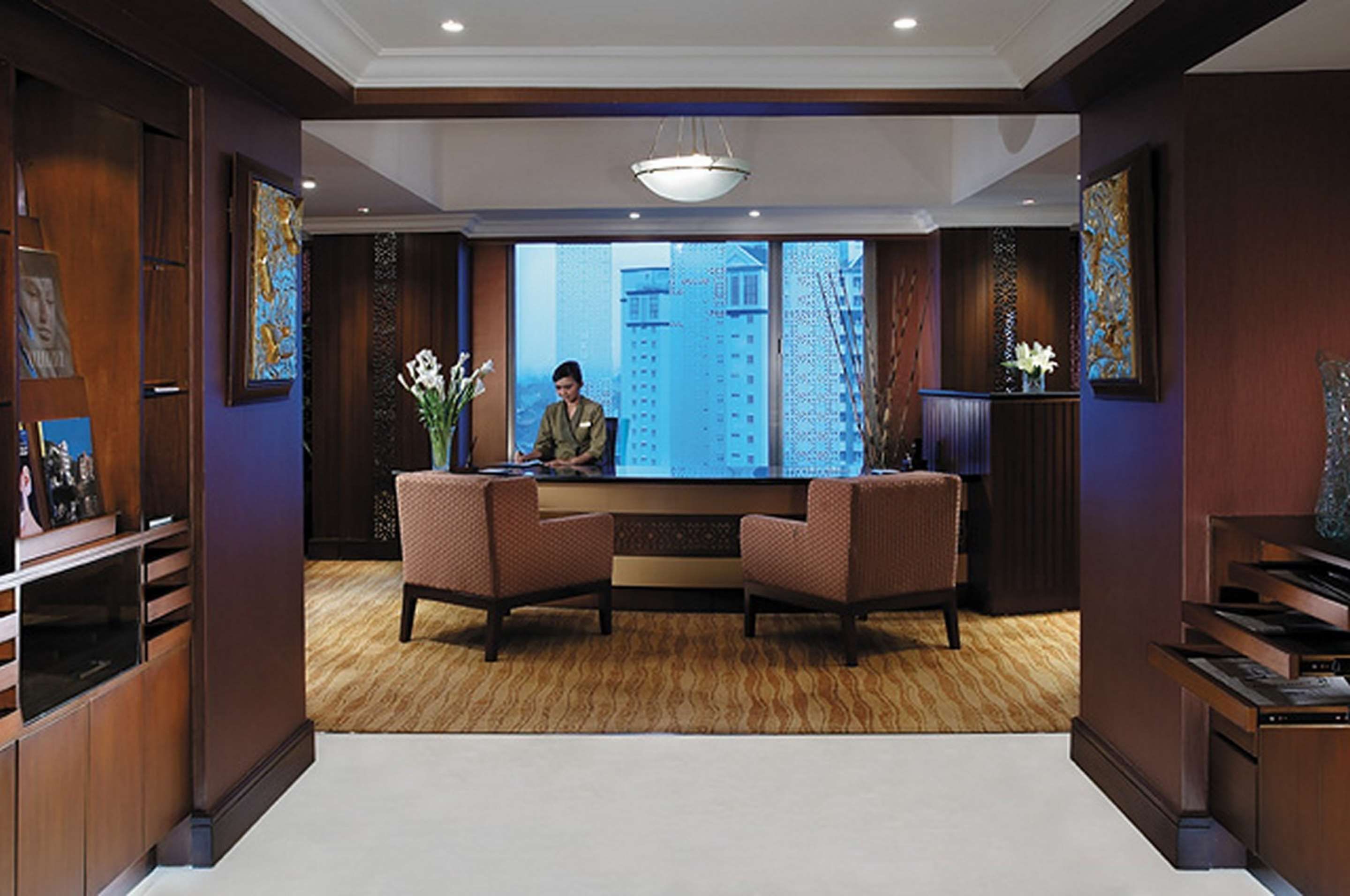 Shangri-la Surabaya - סוראבאיה - דלפק קבלה