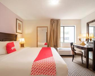 OYO Townhouse Houston Airport North - Houston - Bedroom