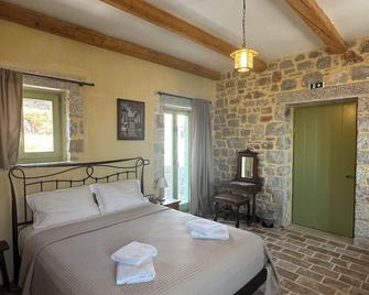 Arapis Rooms & Suites - Kokkala - Bedroom