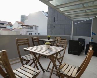 St Signature Bugis Middle, Dayuse, 9 Hours: 9am-6pm - Singapur - Balkon