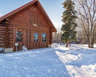 Charming Creek-Side Cabin in the Heart of Victor, Idaho - Victor - Gebäude