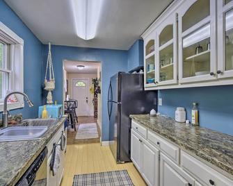 Pet-Friendly St Croix Falls Remote Retreat! - Saint Croix Falls - Cocina