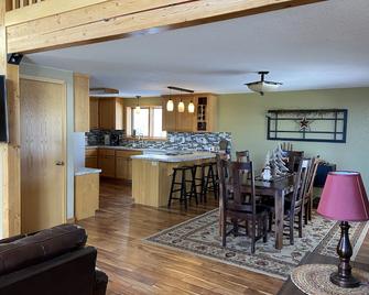 Mountain Valley Getaway A Peaceful Setting - Weekly Discounts! - Centennial - Comedor