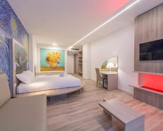Max Motel - Art Gallery Room - Druento