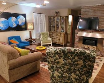 Catskill home set in the catskill forest preserve. - Kerhonkson - Sala de estar