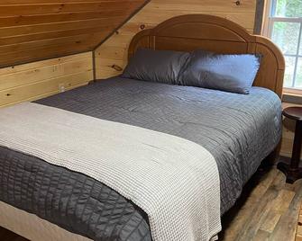 Cozy cabin in charming Hornell.Riding distance to Tall Pines and close to Alfred - Hornell - Habitación