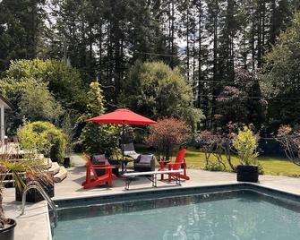 Clean Modern Farmhouse in Wine & Golf Country - Cobble Hill - Pool