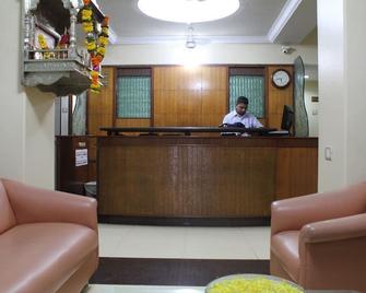 Fabexpress Manas Residency - Mumbai - Front desk