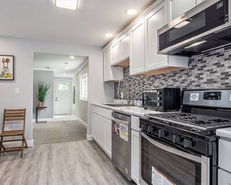 3 miles to Notre Dame - Mishawaka - Kitchen