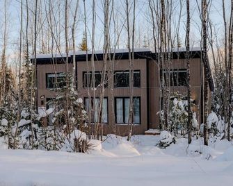 Hôtel à la maison - Le Verseau, golf et ski! - Thetford Mines - Building