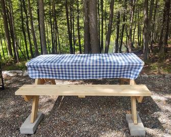 Cabin on the water! - Lincoln - Patio