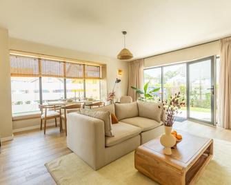 Huswell - Modern Apartment with Garden, Near Beach - Cadzand - Living room