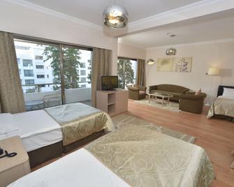 Jasmine Court Hotel & Casino - Kyrenia - Bedroom