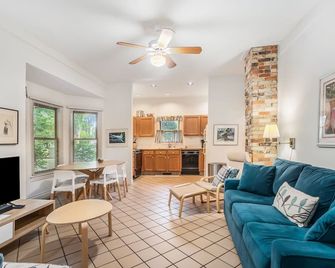 Sleepy Hollow Beach Resort introduces Stonebridge 37A - South Haven - Living room