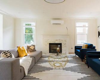 Stroll to heart of Cap Hill from a Mini-mansion - Seattle - Sala de estar