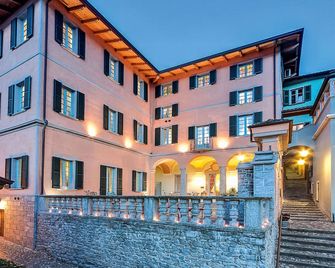 Palazzo Del Vicerè - Lezzeno - Building
