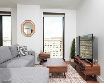 Back-Bay Lux Central 2BR Condo with Rooftop and Parking - Boston - Sala de estar