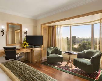 رامادا بلازا باي ويندام بالم جروف - مومباي - غرفة معيشة