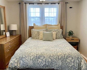 3 bedroom Cottage w/ Tiki Bar, great location in Ship Bottom - Ship Bottom - Habitación