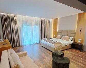 Olivia's Hill Resort - דורס - חדר שינה
