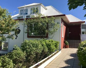 Guesthouse Árný - Vestmannaeyjar - Edificio