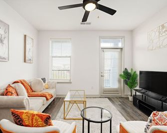Stylish Stay | Near Everything! - Whitestown - Sala de estar