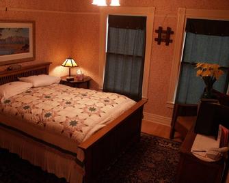Alaska's Capital Inn Bed and Breakfast - Juneau - Bedroom