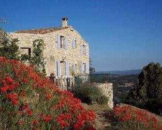 In Caseneuve in the Luberon '' La Maison D'angéline '' Welcomes you - Caseneuve - Vista del exterior