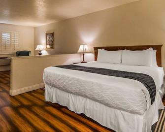 SureStay Plus Hotel by Best Western Susanville - Susanville - Bedroom