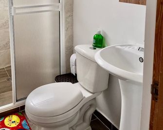 Travelu - Guatapé - Bathroom