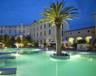 Thermae Sylla Spa Wellness Hotel - Loutra Edipsou - Piscina
