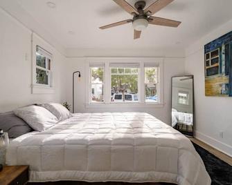 Lotus Lodge - Blocks from Ocean Beach - San Diego - Habitació