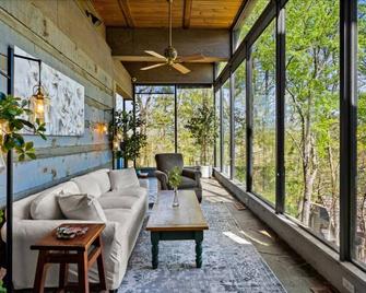 Cozy Retreat | Balcony Views | Trails, Koi Pond & Firepit - Townsend