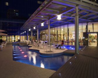 Una Hotels T Hotel Cagliari - Cagliari - Pool