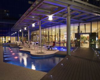 Una Hotels T Hotel Cagliari - Cagliari - Pool